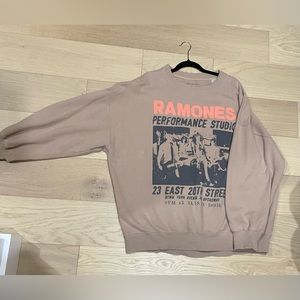 AE GRAPHIC OVERSIZED SWEATER